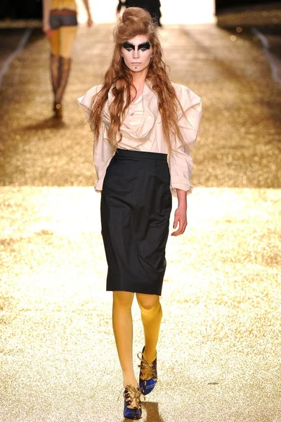 Look 18